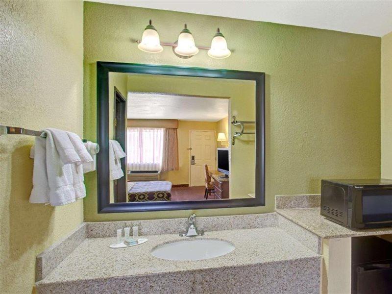 Travelodge By Wyndham Tucson Az Exterior photo