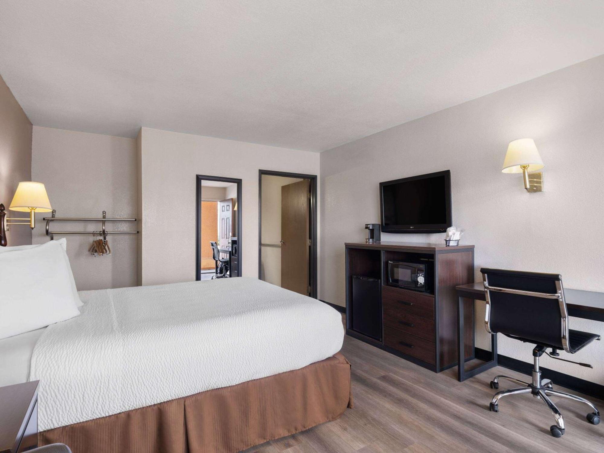 Travelodge By Wyndham Tucson Az Exterior photo